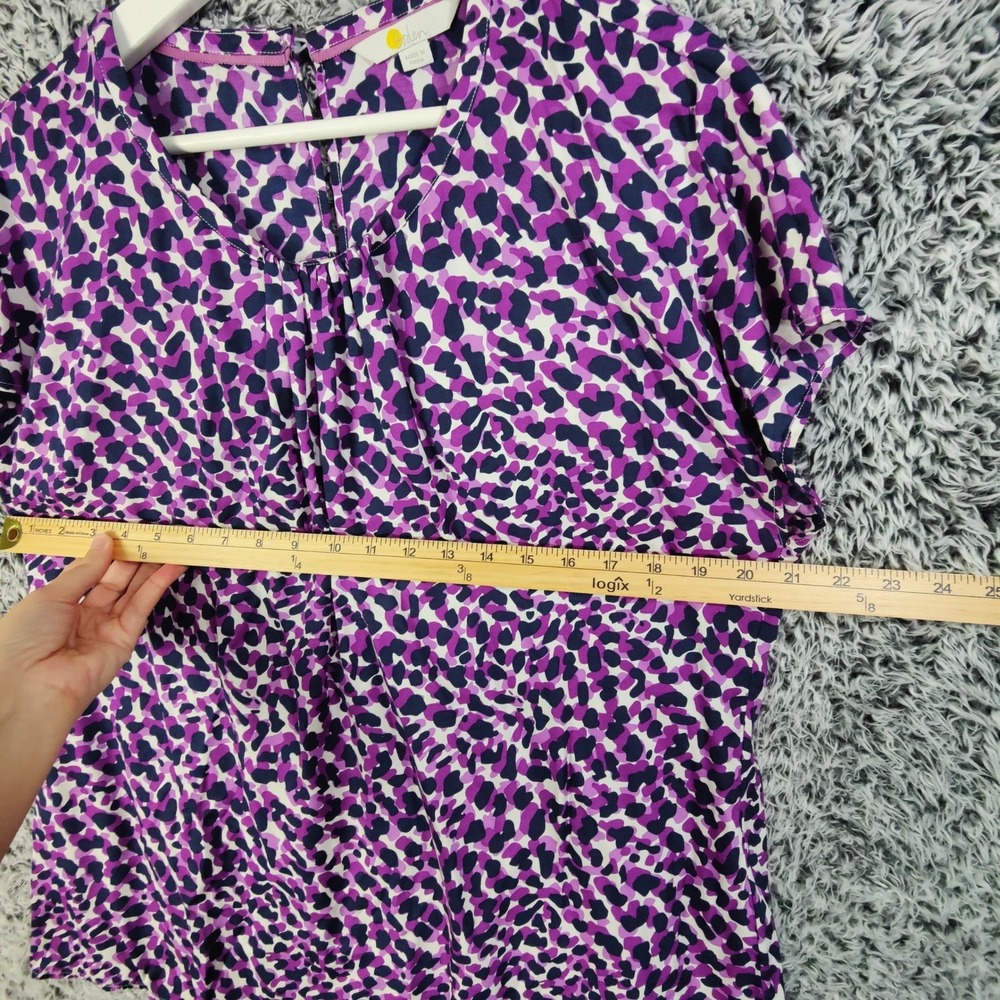 Boden Glam Leopard Cat Silk Blend Top Blouse Women 12 Purple Short Sleeve VNeck - Picture 2 of 9